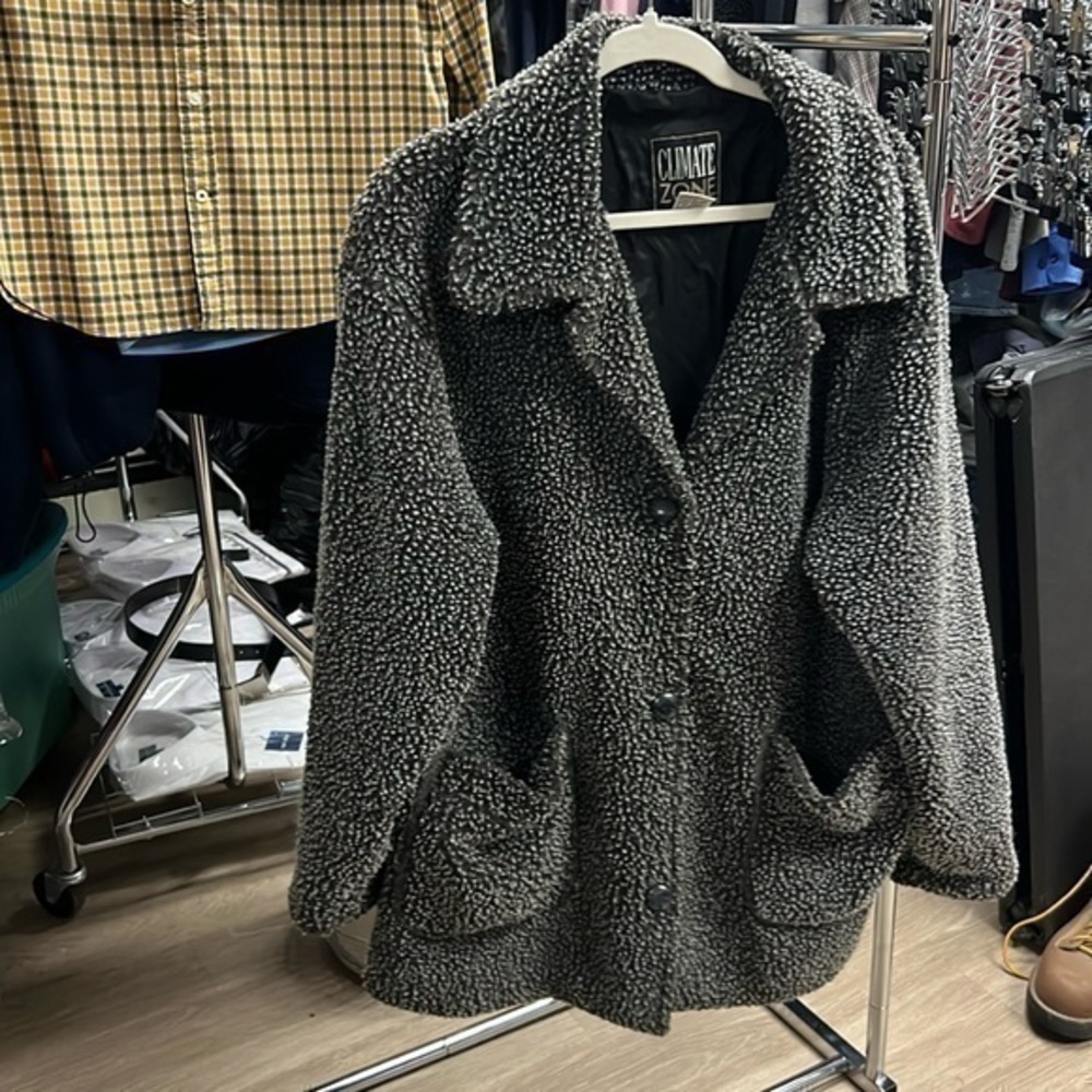 Climate zone 28/20W gray jacket 4 button very warm